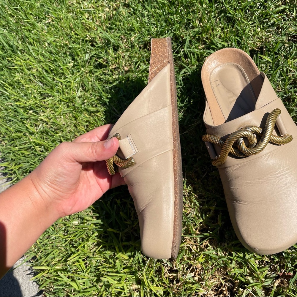 Zara Metal Link Buckle Genuine Leather Clogs Mules Sandals in Tan Size 8 - Picture 13 of 14